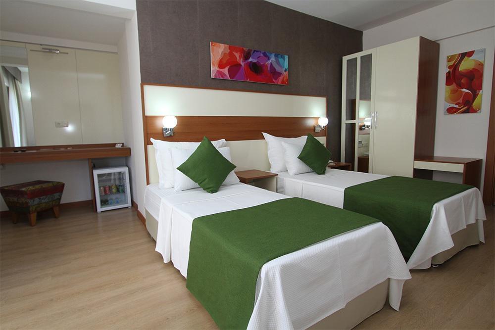 Ege Tulip Cesme Hotel Екстериор снимка