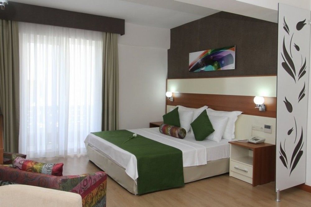 Ege Tulip Cesme Hotel Екстериор снимка