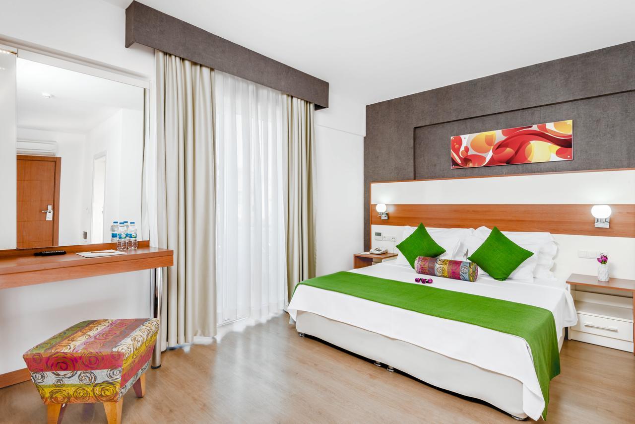 Ege Tulip Cesme Hotel Екстериор снимка