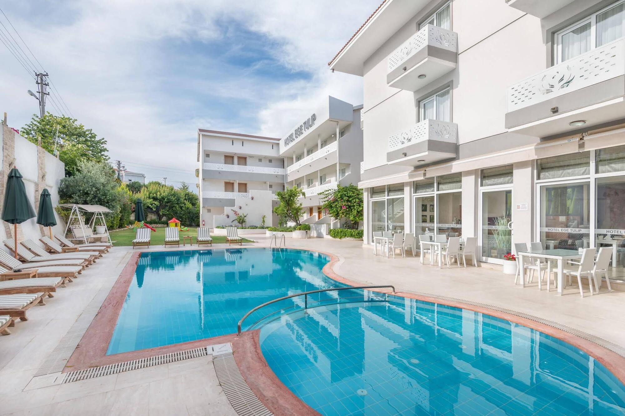 Ege Tulip Cesme Hotel Екстериор снимка