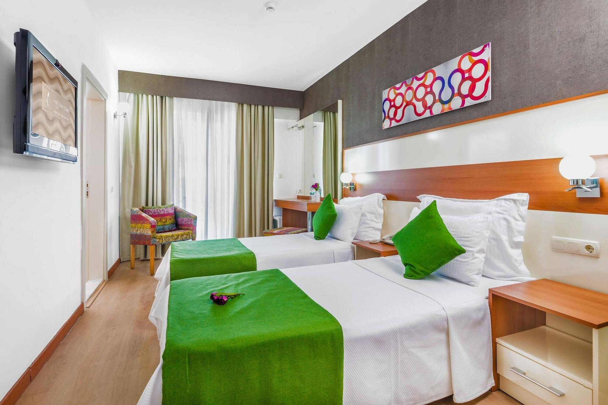 Ege Tulip Cesme Hotel Екстериор снимка