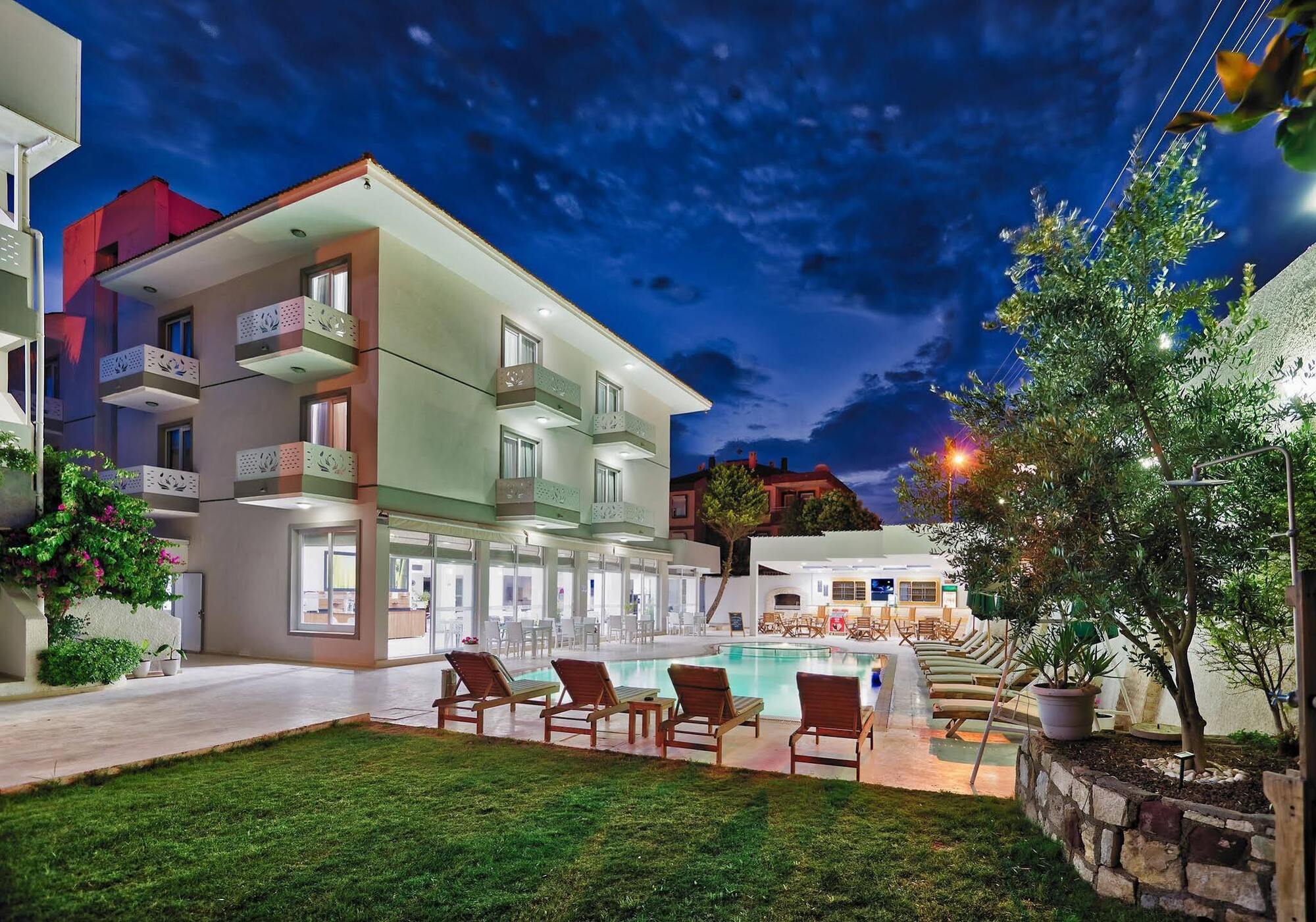 Ege Tulip Cesme Hotel Екстериор снимка