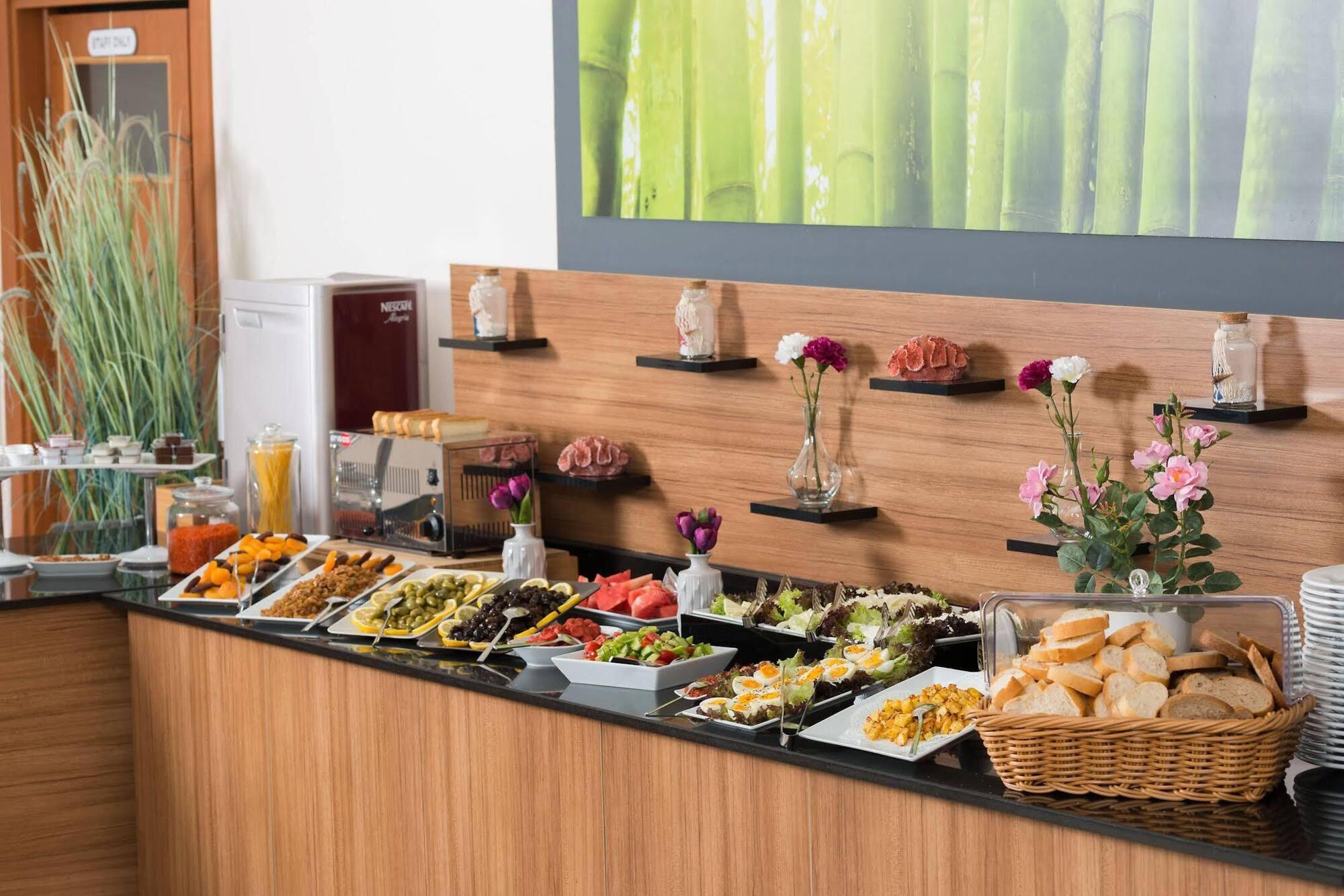 Ege Tulip Cesme Hotel Екстериор снимка